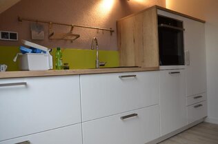 Mit Hochbackofen, Spülmaschine
