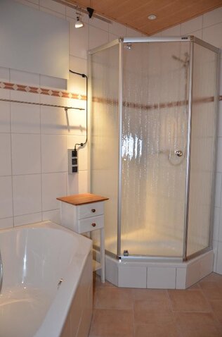 Dusche im Bad