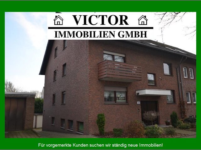 Anliegerstraße, links Balkon