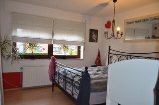 Schlafzimmer EG Bild 2