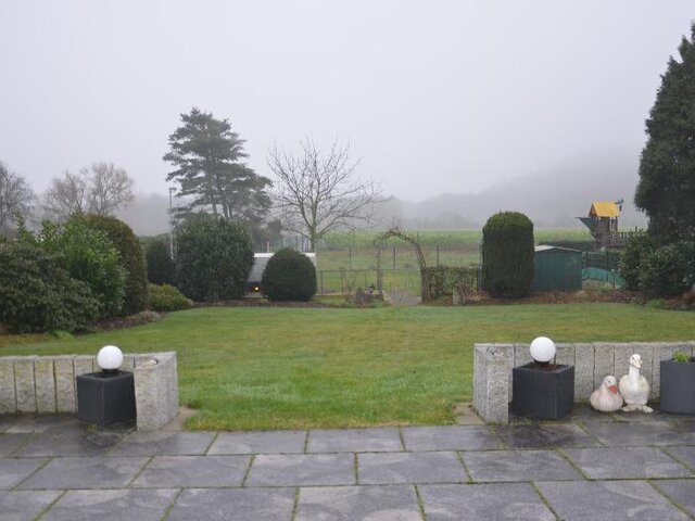 Von Terrasse zum Garten