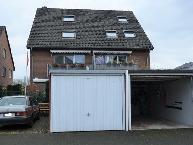 Mit Balkon (1.OG links)+Garage
