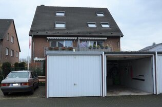 Mit Balkon (1.OG links)+Garage