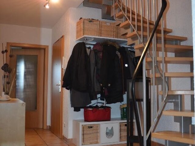 Flur, Innentreppe + Garderobe