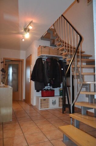 Flur, Innentreppe + Garderobe