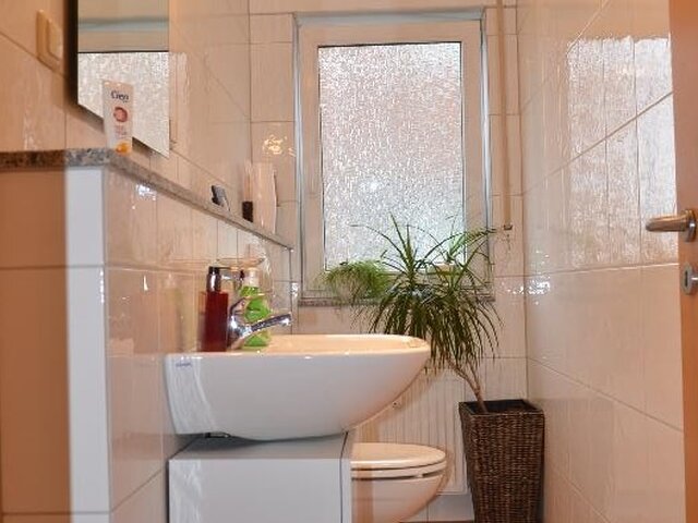Gäste-WC mit Fenster