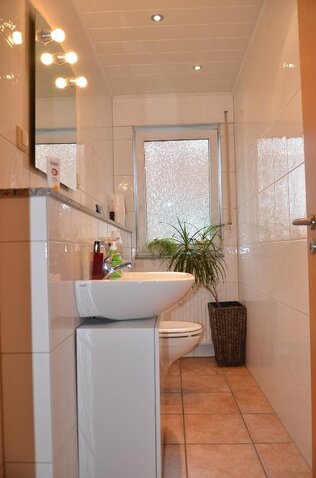 Gäste-WC mit Fenster
