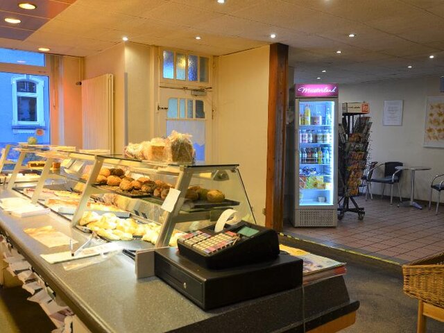 Bäckerei-Laden Richtung Café