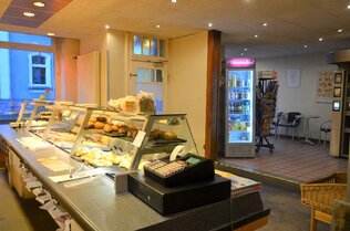 Bäckerei-Laden Richtung Café