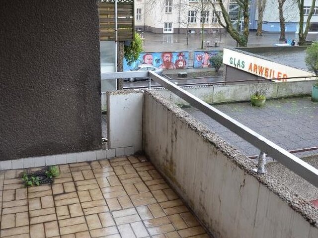 Balkon Richtung Straße