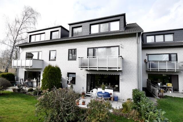 Rückseite mit Terrasse