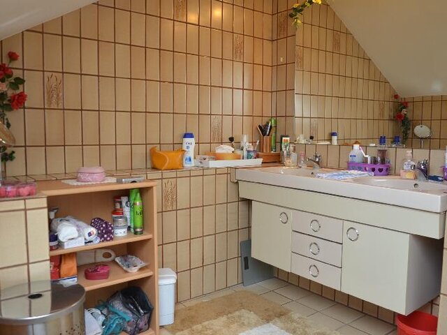 Bad mit Doppelwaschbecken