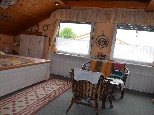 Schlafzimmer hat zus. Nebenraum