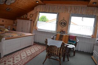 Schlafzimmer hat zus. Nebenraum