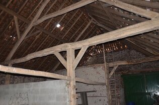 Gebälk und Dach 200m² Scheune