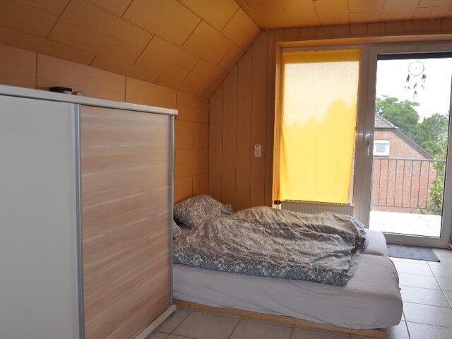 Schlafzimmer 2. OG mit Loggia