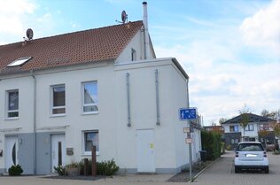 Vorderseite rechts Heizzentrale
