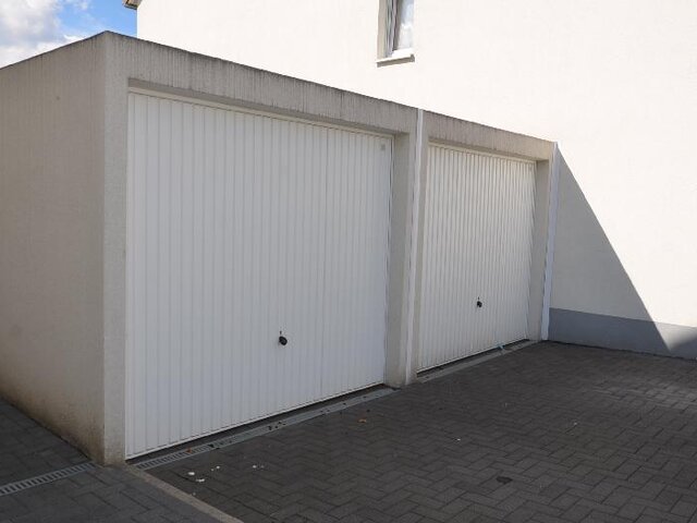 Garage links vom 3er Block