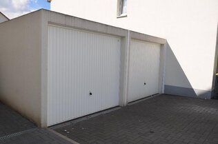 Garage links vom 3er Block