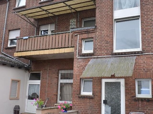 Rückseite mit Balkon 1. OG