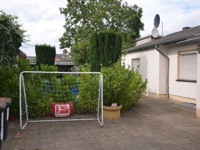 Anbau und Garten ab Terrasse