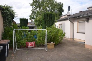 Anbau und Garten ab Terrasse