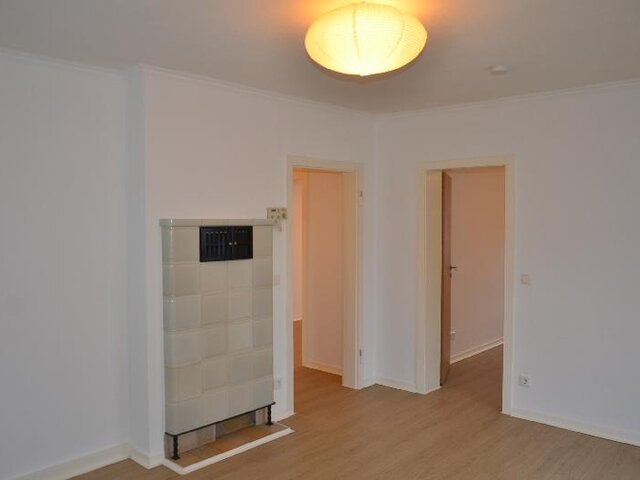 Wohnzimmer mit Deko-Ofen