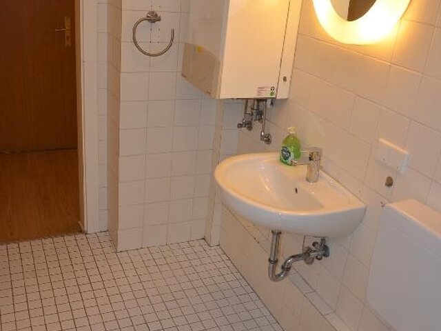 Bad zum Flur, Gastherme