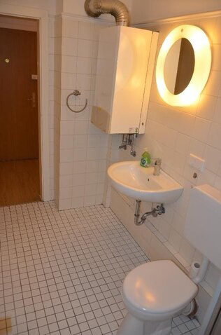 Bad zum Flur, Gastherme