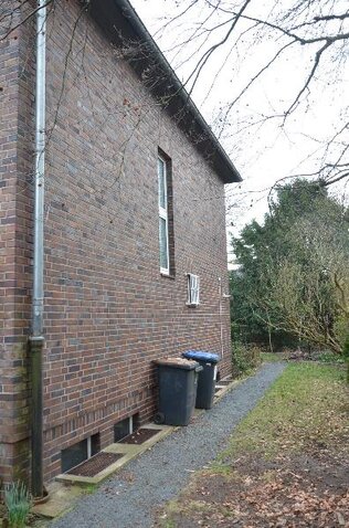 Breiter, rechter Hausbereich
