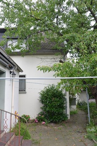 Hausseite mit Ausgang