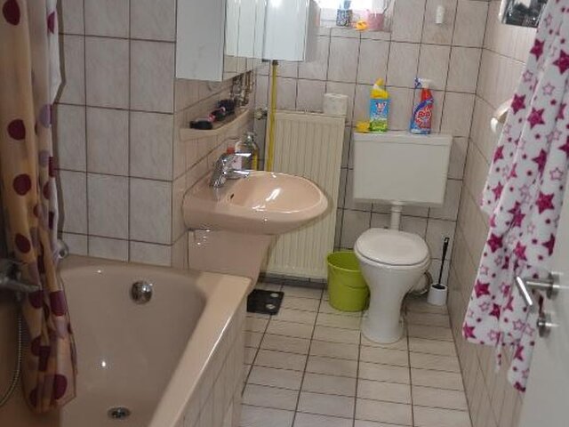 Bad der Wohnung im DG