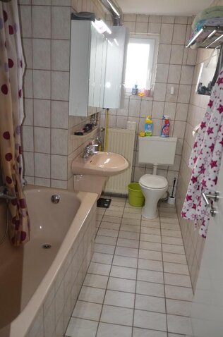 Bad der Wohnung im DG