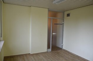Raum 1 zum Hof