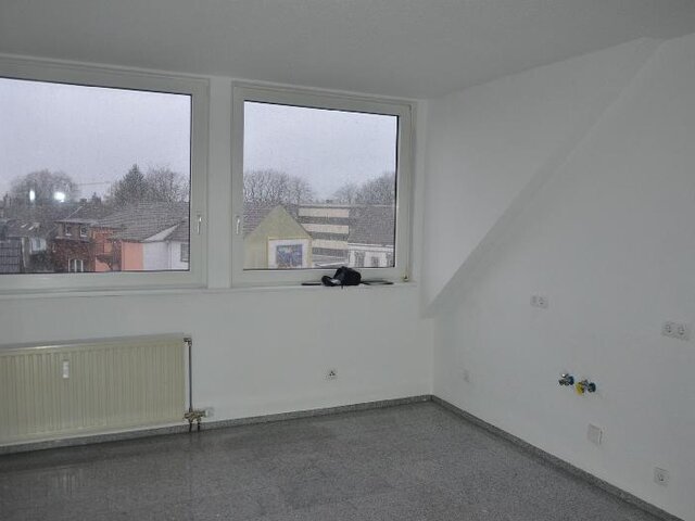 Vorderer Raum mit 2 Fenstern