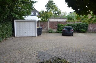 Parkplätze im Hof
