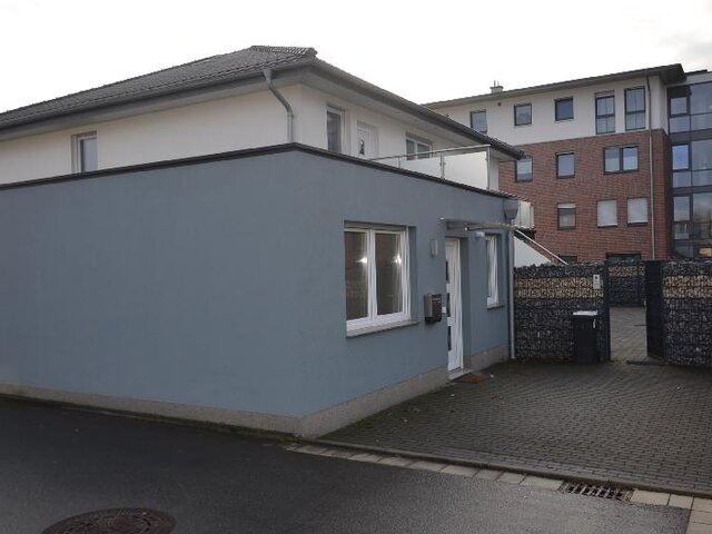 Anbau mit Vorplatz
