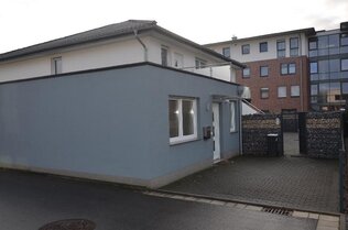 Anbau mit Vorplatz
