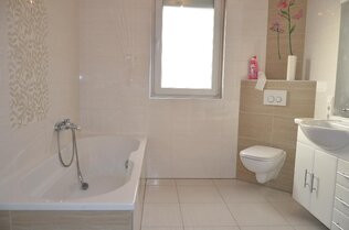 Badezimmer im 1. OG Whg. 1