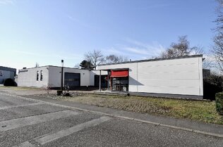 Vorderansicht,Bürotrakt rechts