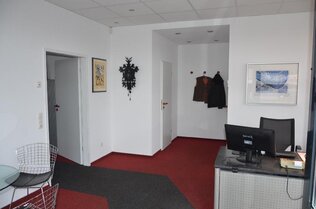 Bürotrakt zu WC und Chefbüro
