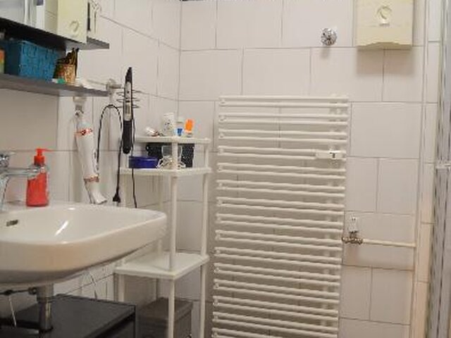 Duschbad mit Handtuchheizk.