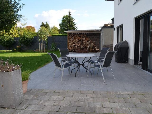 Terrasseüber gesamte Breite