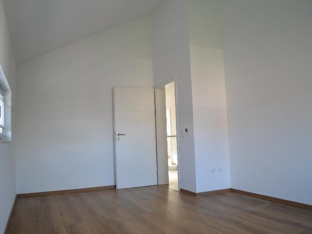 3. Zimmer Blick zum Flur