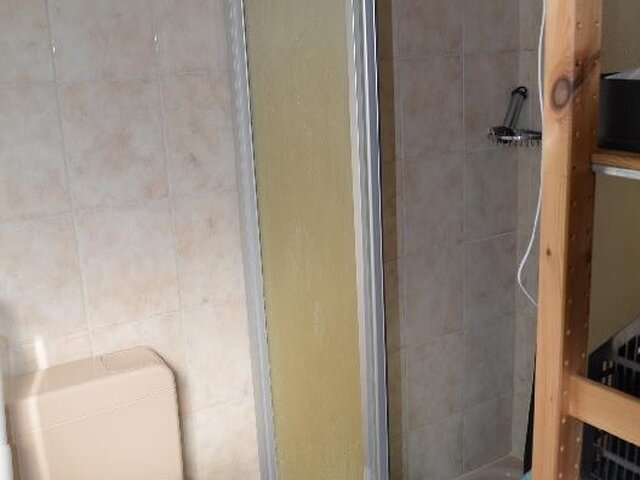 Bad 1, Dusche, derzeit Lager