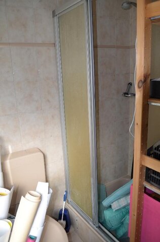 Bad 1, Dusche, derzeit Lager