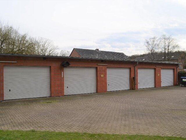 1 Gar. + 5 Großgaragen,Carport