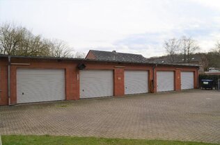 1 Gar. + 5 Großgaragen,Carport
