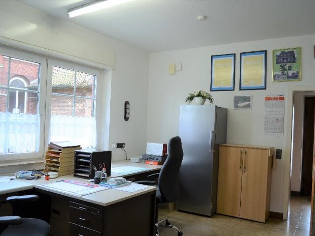 Büro seitlich im EG