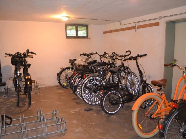 1 von 2 Fahrradkellern